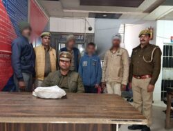 थाना हाथरस जंक्शन पुलिस द्वारा त्वरित कार्यवाही करते हुए थाना हाथरस जंक्शन क्षेत्रान्तर्गत ग्राम नूरपुर मे झगडे की सूचना पर मौके पर गई पीआरवी गाड़ी को क्षतिग्रस्त करने व पुलिसकर्मियों के साथ दुर्व्यवहार करने के अभियोग से सम्बन्धित 04 नामजद अभियुक्तों को किया गिरफ्तार