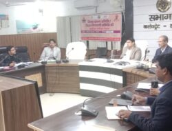 पोषण अभियान के अंतर्गत जिला पोषण समिति एवं जिला निगरानी समिति की कलेक्ट्रेट सभागार में आयोजित बैठक