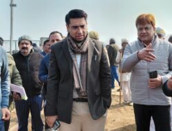 जिलाधिकारी ने गौजिया अस्थाई गौशाला का औचक निरीक्षण कर व्यवस्थाओं पर अपनी जताई नाराजगी