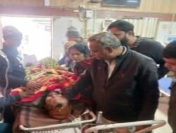 बाथरूम में नहाने गया युवक गीजर की गैस से हुआ बेहोश, दरवाजा तोड़कर बाहर निकाला, आगरा ले गए परिजन