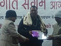 साहित्यकार गोपाल चतुर्वेदी आगरा में सम्मानित