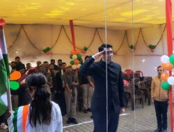 77वें गणतंत्र दिवस पर डीएम ने कलेक्ट्रेट में फहराया तिरंगा, संविधान की प्रस्तावना का दिलाया संकल्प