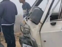 घने कोहरे ने बढ़ाया हादसों का खतरा, स्कूली वाहनों की आमने-सामने टक्कर, एक छात्र घायल, बड़ा हादसा टला