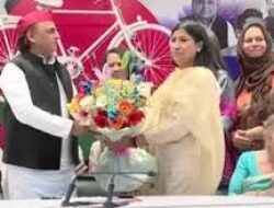 अखिलेश यादव ने महिलाओं के सशक्तिकरण पर दिया जोर