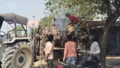 मरम्मत करते वक्त थ्रेशर में लगी आग चिंगारी से भड़की लपटें, लोगों की सतर्कता से टला बड़ा हादसा