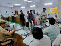 सम्पूर्ण समाधान दिवस के अवसर पर डीएम व एसपी ने जनसुनवाई करते हुए विभागीय अधिकारियों को प्राप्त शिकायतों का निस्तारण समयबद्ध एवं गुणवत्तापूर्णढंग से करने के दिए निर्देश