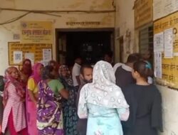 स्मार्ट मीटर की विरोध में बिजली घर पर पहुंचकर महिलाओं ने किया जोरदार प्रदर्शन