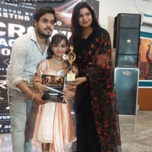 दस वर्षीय नन्ही मॉडलिंग श्रद्धा ने कम समय में जीतीं कई प्रतियोगिताएं