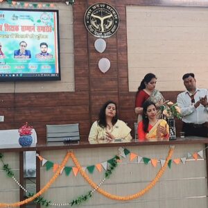 हरियाली बढ़ानी है तो मृदा बचाइये- डॉ. पुष्पेंद्र सिंहए डी बेसिक आगरा ने डॉ पुष्पेंद्र सिंह एवं डॉ. सतना को पर्यावरण योद्धा सम्मान से किया सम्मानित