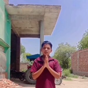 घर के ऊपर से गुजर रही 11 हजार वोल्ट लाइन हटाने की मांग, छात्र का वीडियो चर्चा मेंहाथ जोड़कर डीएम से लगाई गुहार, जर्जर बिजली लाइन से हादसे की जताई आशंका