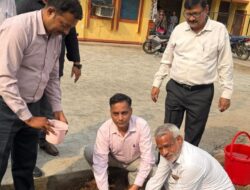 आज विश्व परायावरण के अवसर पर नवागत मुख्य चिकित्सा अधिकारी हाथरस डॉ० वेद प्रकाश द्वारा सयुक्त रूप से मा० जिला अध्यक्ष हाथरस की उपस्थिति में मुख्य चिकित्सा अधिकारी कार्यालय में पोधारोपांड किया