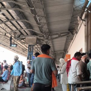 रेल यात्रीयो एवं परिक्षार्थियों को सिटी रैल स्टेशन पर ठंडा पानी अन्य सुविधाएं जल दान सेवा महादान डॉ एम एल रावत ‌