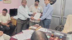 हाथरस: नियमित मानदेय न मिलने पर पैरावेट कर्मियों ने एफएमडी टीकाकरण व कृत्रिम गर्भाधान कार्य बहिष्कार का ऐलान किया