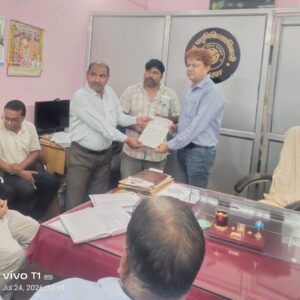 हाथरस: नियमित मानदेय न मिलने पर पैरावेट कर्मियों ने एफएमडी टीकाकरण व कृत्रिम गर्भाधान कार्य बहिष्कार का ऐलान किया