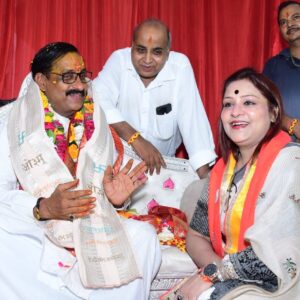 गुरु पूर्णिमा पर श्रद्धा और भक्ति का उमड़ा सैलाबशहर के विभिन्न स्थलों पर हुआ गुरु पूजन, शिष्यों ने लिया आशीर्वादफोटो