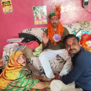 सासनी में गुरु पूर्णिमा पर उमड़ा श्रद्धा का सैलाब, शिष्यों ने पूजे गुरुओं के पांव