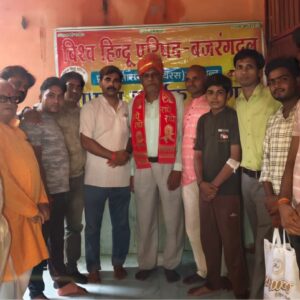 विहिप व बजरंग दल के साप्ताहिक मिलन में किया विद्याभूषण गर्ग का नागरिक अभिनंदन