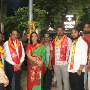 Hathras:सावन में श्रद्धालुओं को मिली बड़ी सौगात, अलीगढ़ रोड पर जलीं आधुनिक एलईडी स्ट्रीट लाइटेंमंडी समिति और तहसील के सामने 7 मीटर ऊंचे पोलों पर लगीं 90 वाट की हाईमास्ट लाइटें, पालिकाध्यक्ष ने किया लोकार्पण