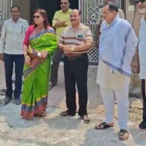 वसुंधरा एन्क्लेव में बन रही सीसी रोड का पालिकाध्यक्ष ने किया निरीक्षण70 मीटर लंबी और 9 मीटर चौड़ी सड़क से क्षेत्रवासियों को मिलेगा बेहतर आवागमन का लाभ
