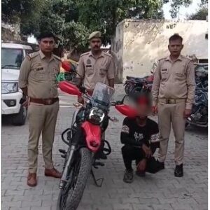 Hathras; वायरल स्टंट वीडियो पर पुलिस की कार्रवाई, युवक गिरफ्तार