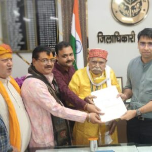 Hathras; वेद भगवान की शोभायात्रा के बाद ही शुरू होता है दाऊजी मेला