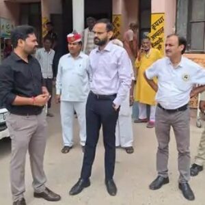 Hathras; सीएचसी का एसडीएम ने किया औचक निरीक्षण, व्यवस्थाओं का लिया जायजा