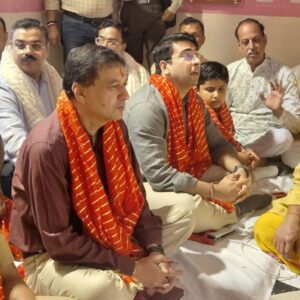 Hathras; दाऊजी महाराज का पंचामृत से महाभिषेक, 56 भोग अर्पित