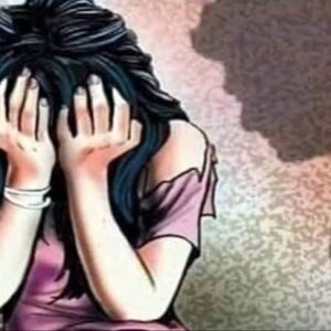 Hathras; घर अकेले पाकर युवती से छेड़छाड़, विरोध करने पर जान से मारने की धमकी देकर हुआ आरोपी फरार