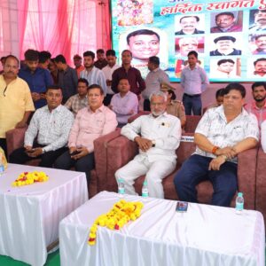Hathras;एक दिन दाऊ बाबा के नाम कार्यक्रम में भजनों पर झूमे श्रद्धालु