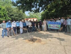 Hathras; लेबर कॉलोनी पार्क में चला स्वच्छता अभियान