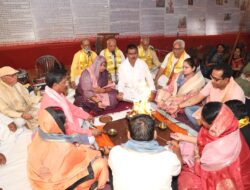 Hathras;115 वां लक्खी मेला मंदिर श्री दाऊजी महाराज हाथरस के आर्य समाज मुरसान द्वार प्रचार शिविर में आज संध्या एवं यज्ञ