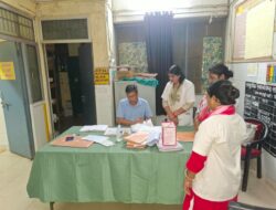 Hathras;सीएचसी पर एसीएमओ ने लिया स्वास्थ्य सेवाओं का जायजा, स्टाफ में मचा हड़कंप