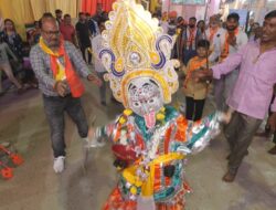 Hathras;ब्राह्मण संघ शिविर में बाल कलाकारों ने किया महाकाली लीलाओं का दिव्य मंचन