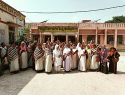 Hathras; मानदेय बढ़ाने की मांग को लेकर आशाओं का प्रदर्शन