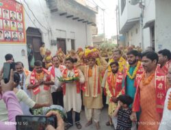 Hathras;कलश यात्रा के साथ पथवारी माता मंदिर पर नवचंडी यज्ञ और देवी पुराण कथा का शुभारंभकलश यात्रा से मां दुर्गे की भक्ति में डूबा समूचा नगर,गूंजे माता रानी के जयकारे