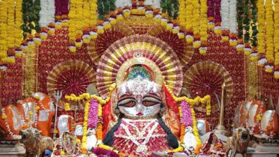 Hathras;नवरात्र के पहले दिन मां शैलपुत्री की पूजा को मंदिरों में उमड़े श्रद्धालु