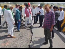 Hathras;ओवरब्रिज की सड़क हाथ लगाते ही टूटी, ठेकेदार पर गंभीर आरोप