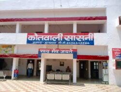 Hathras; सासनी में अपराध और हादसों का सिलसिला, तीन दिन में चार मामले दर्ज पिता-पुत्र की मौत के मामले में ट्रक चालक के खिलाफ रिपोर्ट, कार चोरी और मारपीट की घटनाएं भी आईं सामने