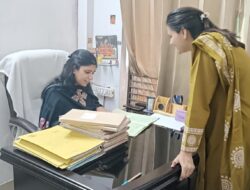 Hathras;सेंटर का सचिव ने किया औचक निरीक्षण, पीड़ित महिलाओं को त्वरित न्याय दिलाने के निर्देश