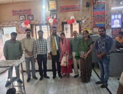 Hathras;जरूरतमंदों की सेवा कर मनाया डॉ. नवनीत अग्रवाल ने जन्मदिन