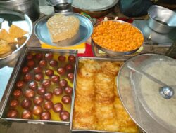 Hathras;दीपावली से पहले नकली दूध-खोआ का कारोबाररंग-बिरंगी मिठाइयों की चमक में छिपा खतरा, खाद्य विभाग की सक्रियता पर सवाल