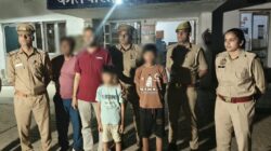 Hathras;नाराज होकर घर से निकले दो बच्चों को पुलिस ने परिजनों से मिलाया