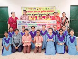 Hathras;कविता के जरिए बच्चों ने दिया पौष्टिक आहार का संदेश