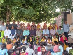 Hathras;सेवा भारती के बाल संस्कार केंद्रों पर  100 बच्चों को बांटे उपहार
