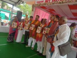 Hathras; काका हाथरसी जयंती पर बिखरी हास्य की फुहार